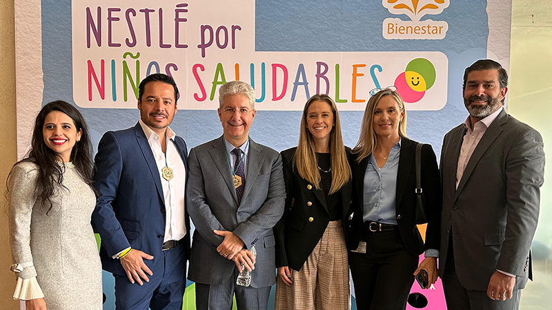 Directivos de Nestlé por Niños saludables e invitados