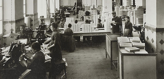 Producciones de cocholate Nestlé en 1904, iniciando el éxito en las industrias de alimentos