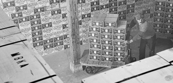 Almacén con productos Nestlé