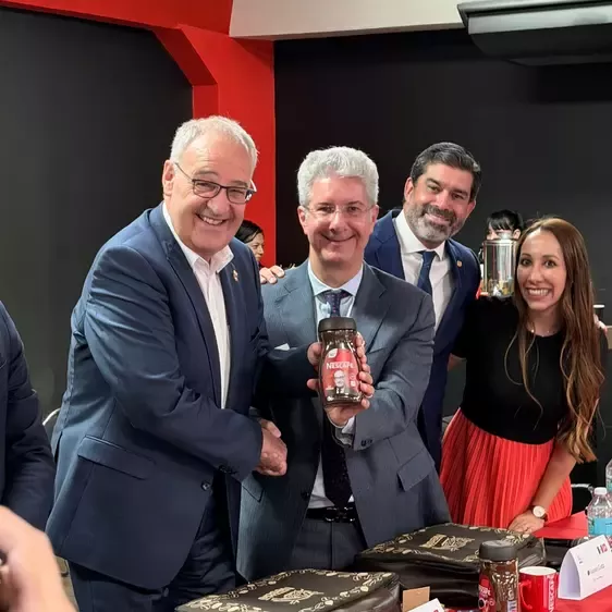 Presidente de Suiza visita la fábrica de NESCAFÉ® en Toluca