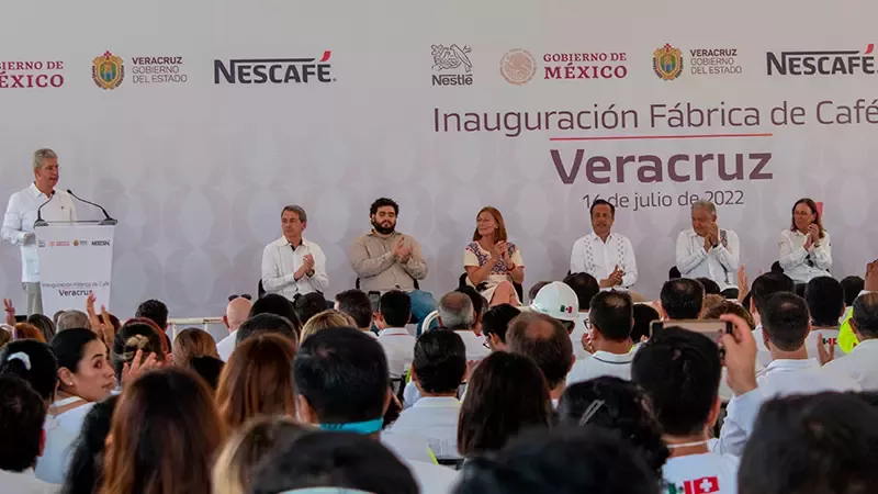 Presidente AMLO en la inauguración de fábrica