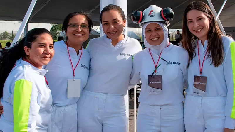 Grupo de mujeres trabajadoras Nestlé
